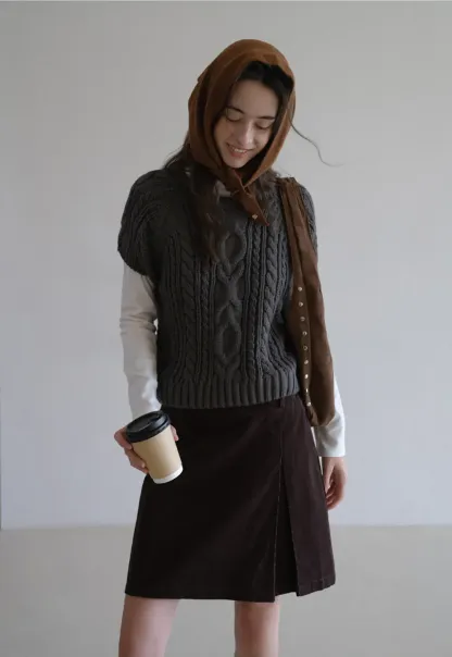 Cable Knit Sleeveless Sweater