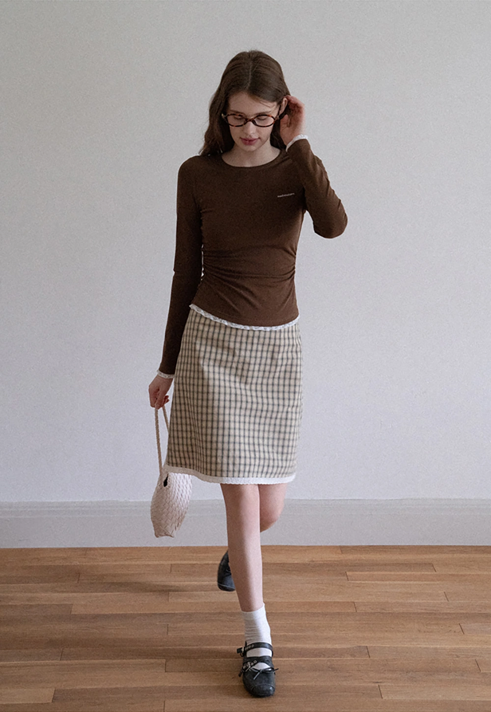 Women Crew Neck Ruched Side Lace Trim Long Sleeve Tee