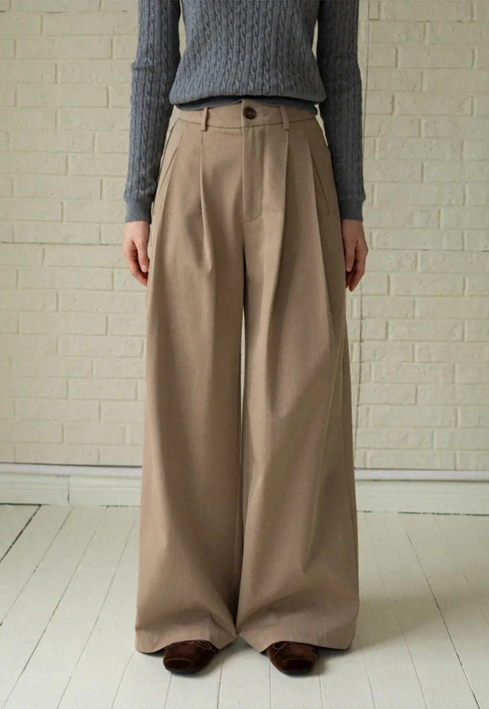 Casual Beige Wide-Leg Pants with Pleat Detail