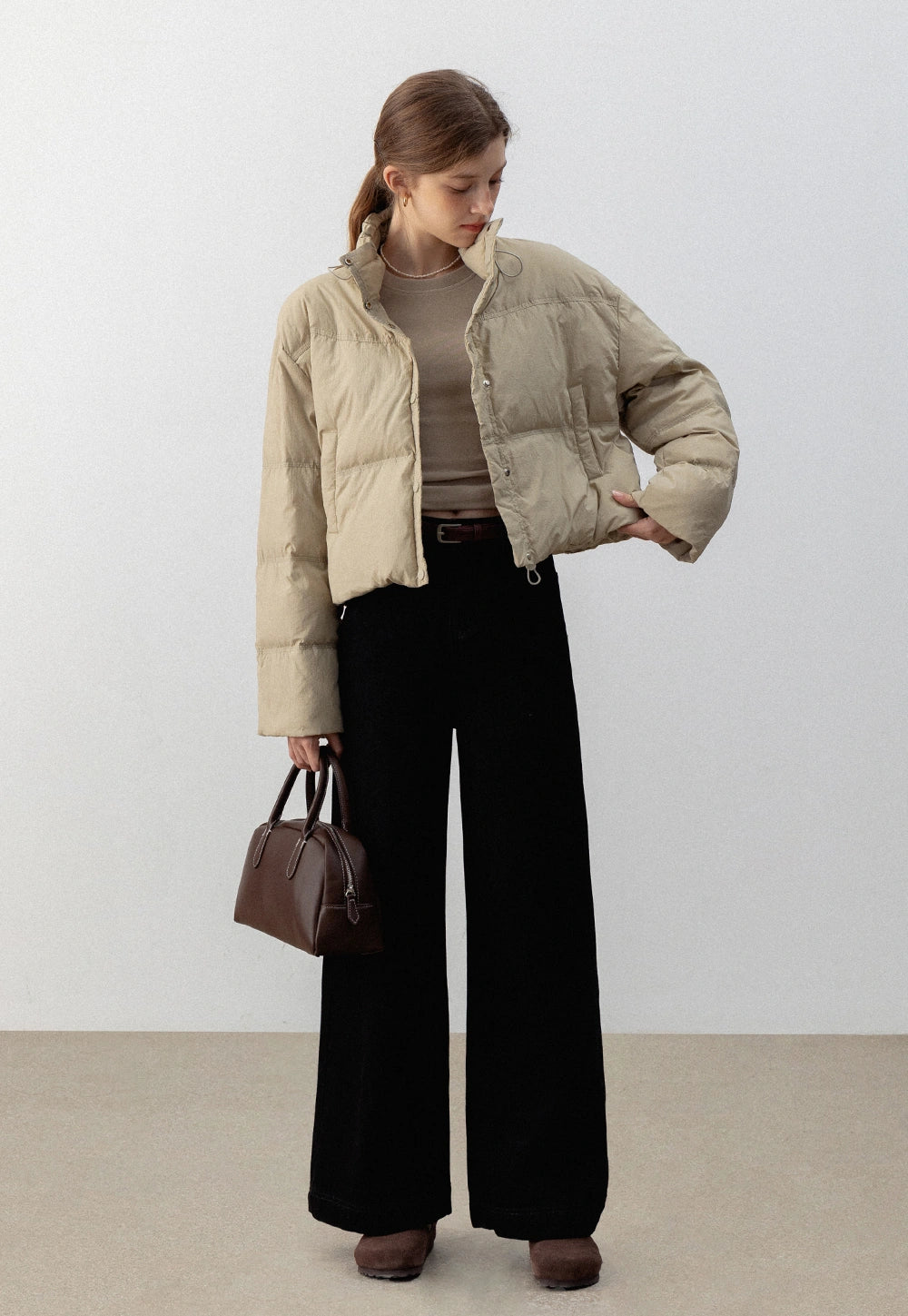 EGGKA Cropped Puffer Jacke ダウンジャケット ベージュ Women's Stand Collar Cropped Puffer Jacket – EGGKA