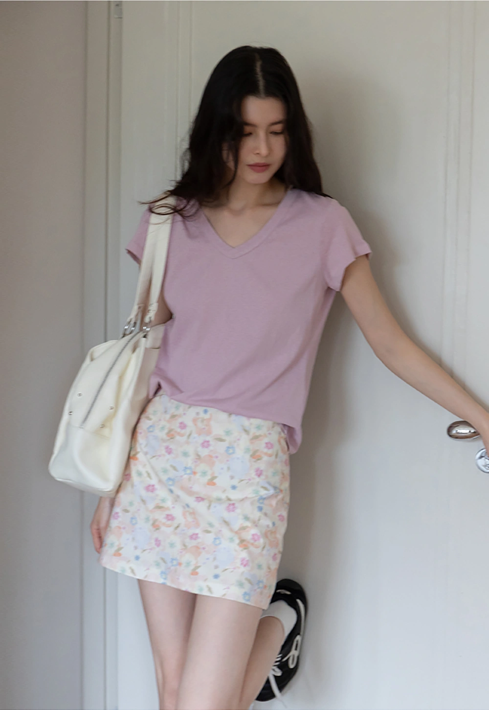Women's Basic V-Neck Short Sleeve T-Shirt