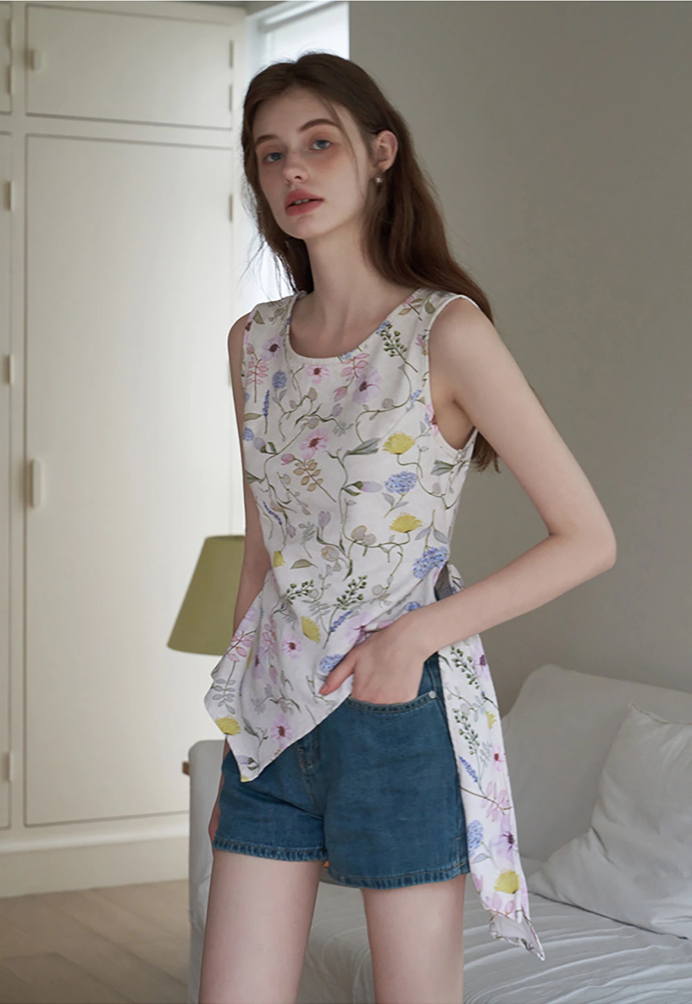 Women's Botanical Print Crew Neck Tie Side Sleeveless Top