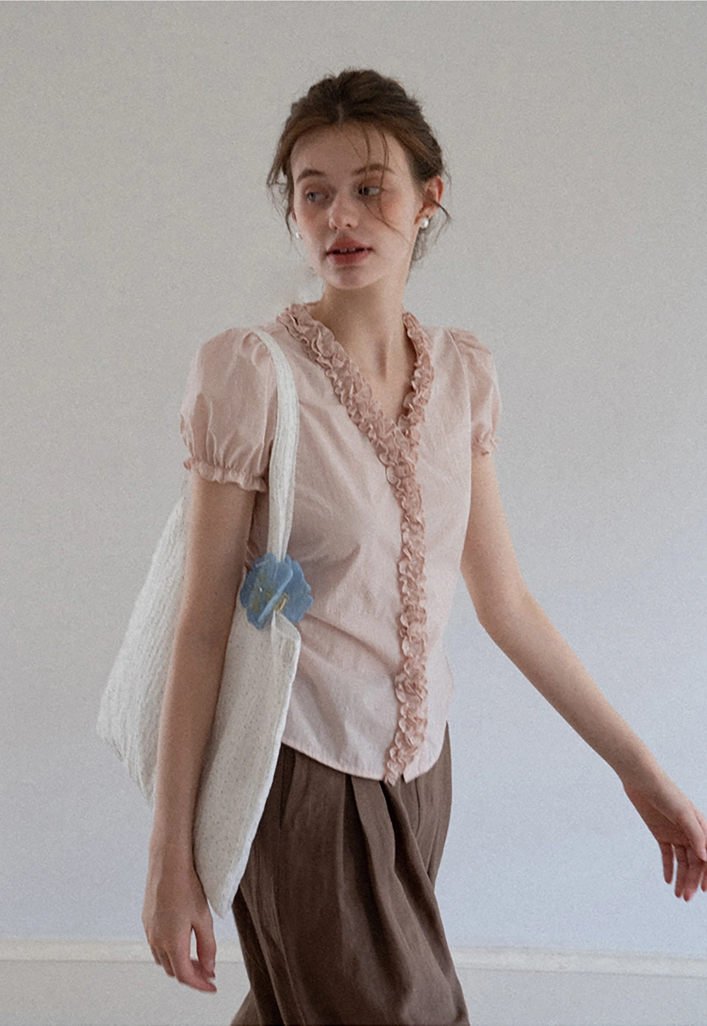 Women’s Ruffle V-Neck Puff-Sleeve Top