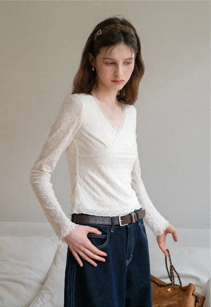 Women's Lace Trim Textured V-Neck Long Sleeve Top