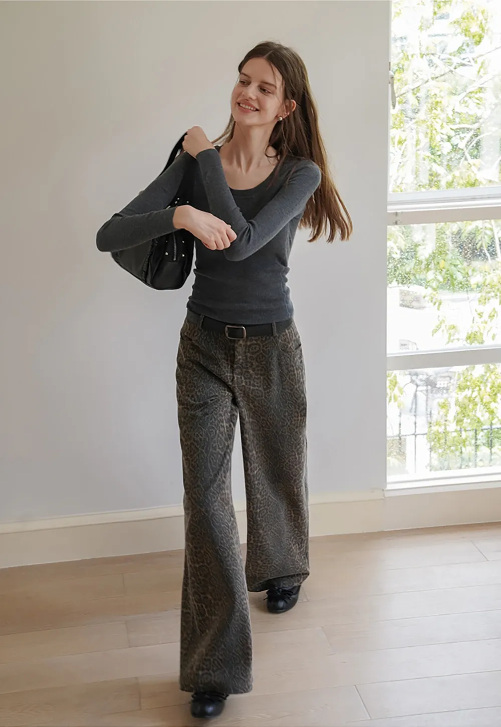 Women's Seamless U-Neck Long Sleeve Knit Top