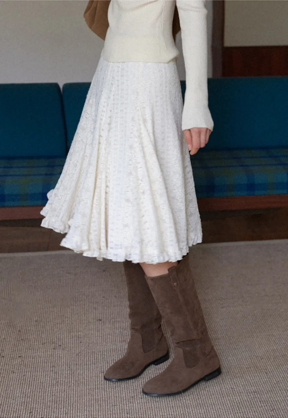 Elegant White A-Line Lace Skirt