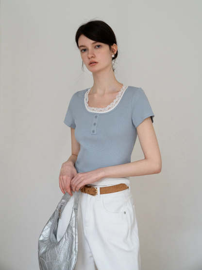 Classic High-Waist Wide-Leg Jeans