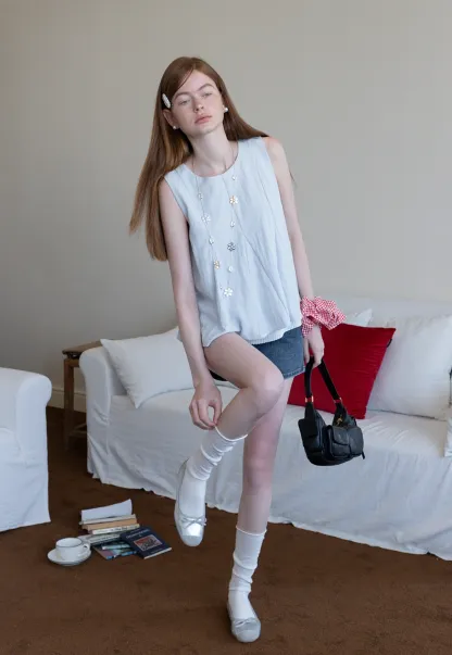 Women's Sleeveless Pleated Hem Blouse