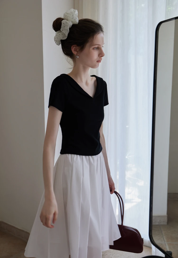 Women's V-Neck Cropped Top