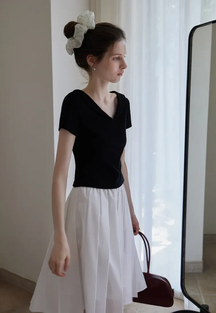 Women's V-Neck Cropped Top