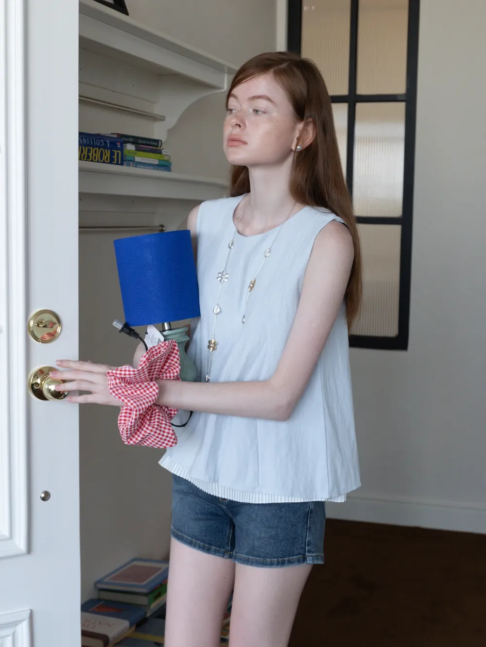 Women's Sleeveless Pleated Hem Blouse