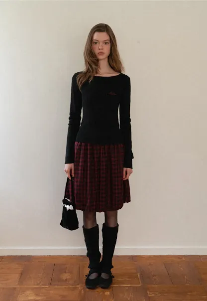 Embroidered Round Neck Wool Knit Top