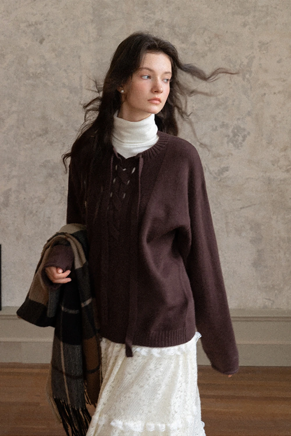 Chic Bow Tie Round Neck Sweater