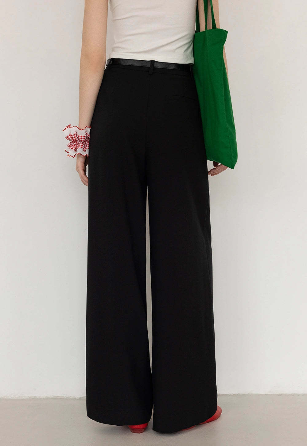 Chic Pleated Wide-Leg Pant