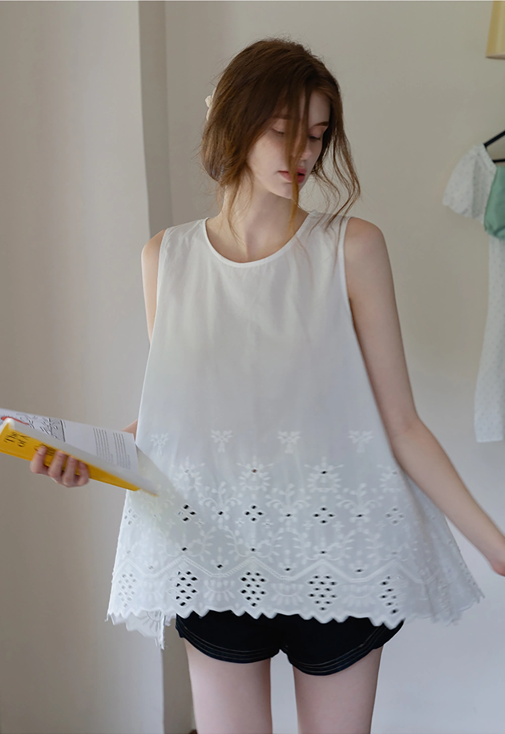 Women’s Sleeveless Eyelet Lace Top