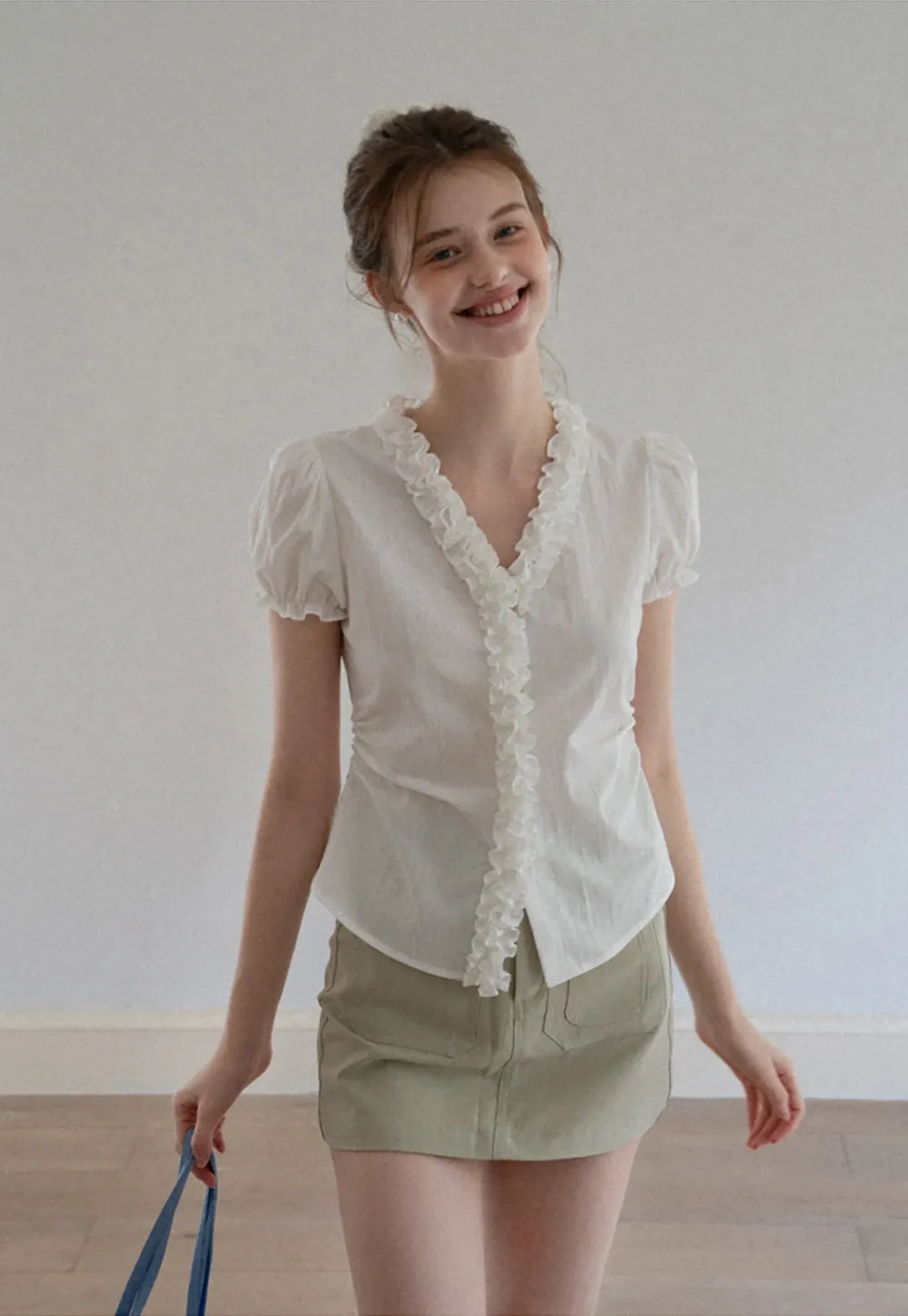 Women’s Ruffle V-Neck Puff-Sleeve Top