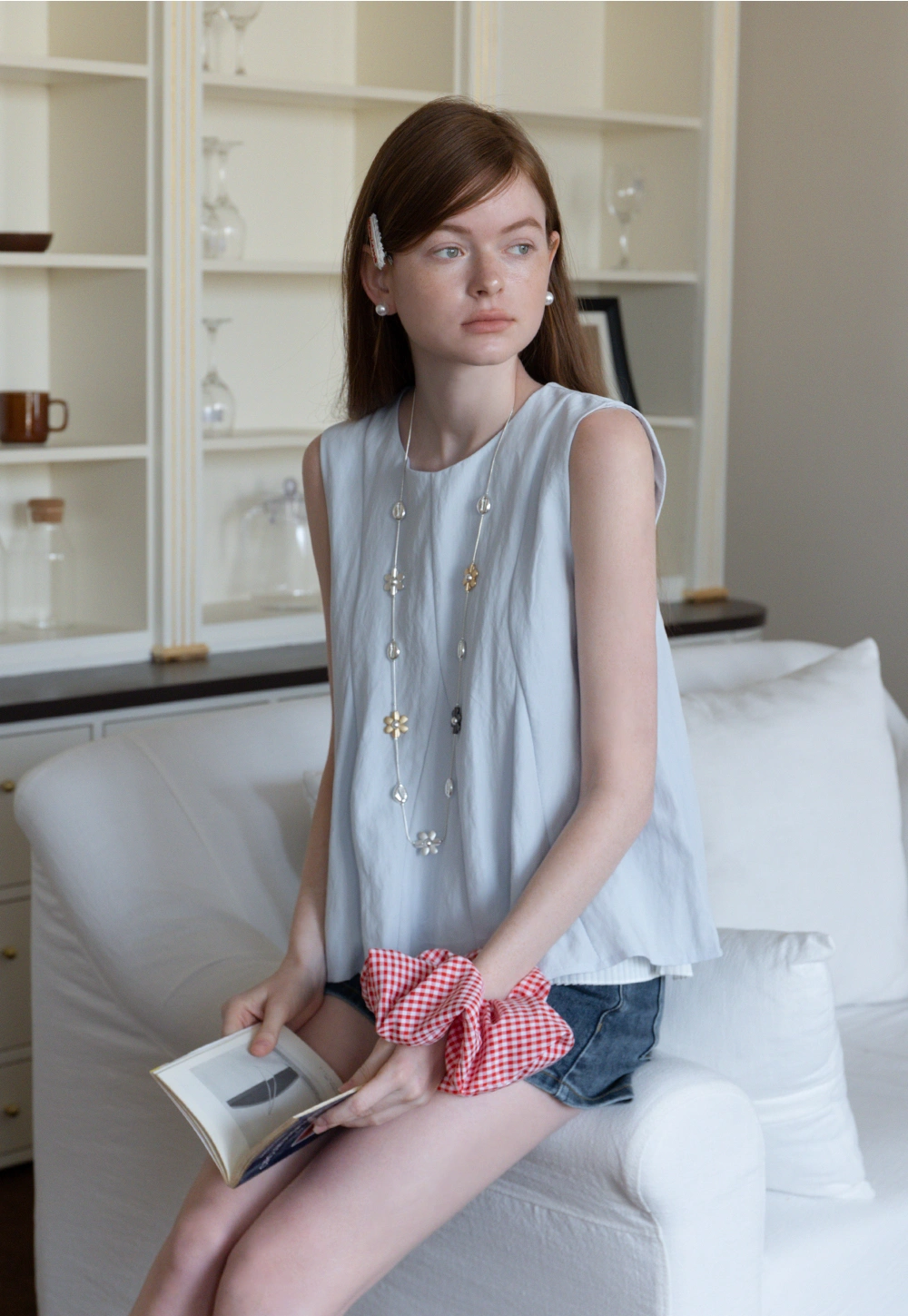 Women's Sleeveless Pleated Hem Blouse