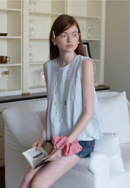 Women's Sleeveless Pleated Hem Blouse