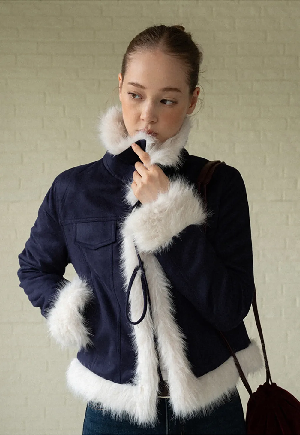 Chic Cropped Jacket with Faux Fur Collar