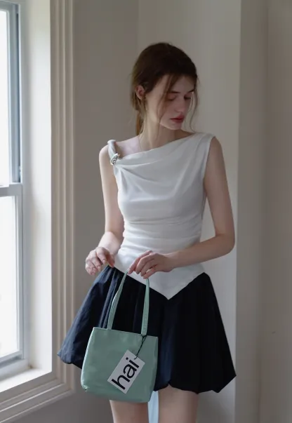 Women’s Asymmetric Shoulder Top 