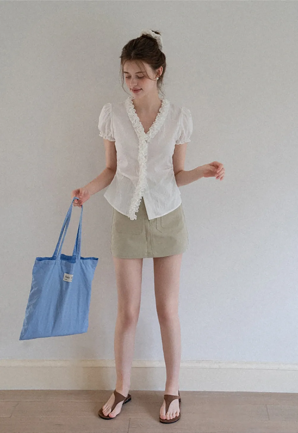 Women’s Ruffle V-Neck Puff-Sleeve Top