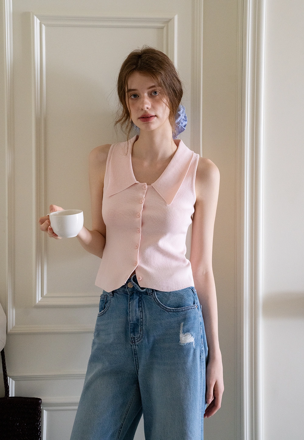 Collared Sleeveless Knit Top