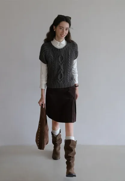 Cable Knit Sleeveless Sweater