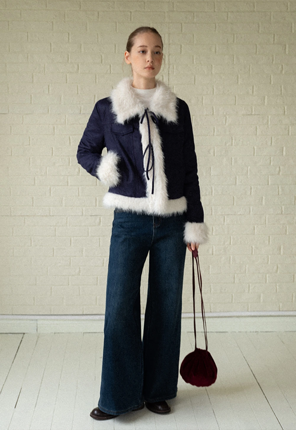 Chic Cropped Jacket with Faux Fur Collar