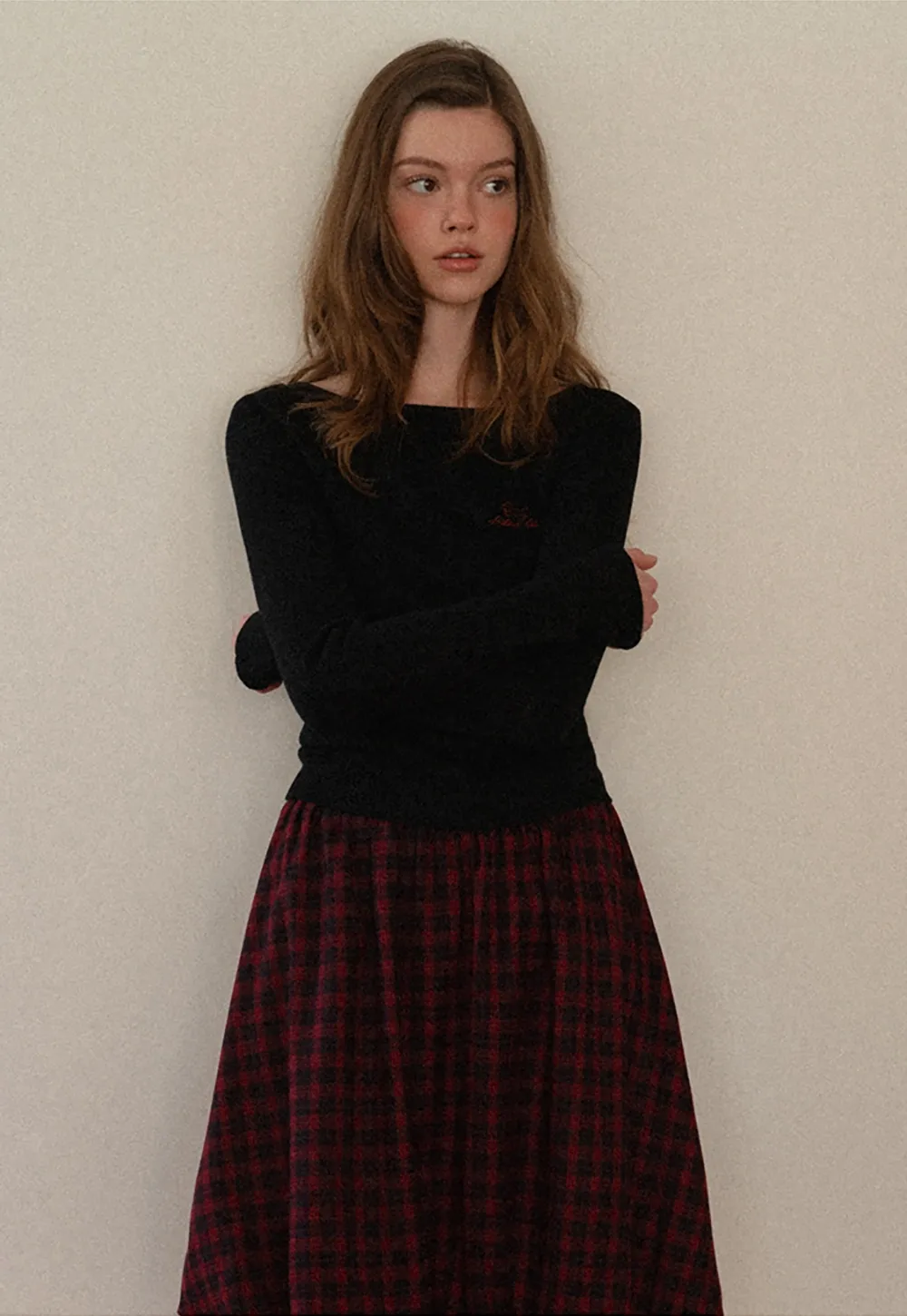 Embroidered Round Neck Wool Knit Top