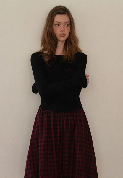 Embroidered Round Neck Wool Knit Top