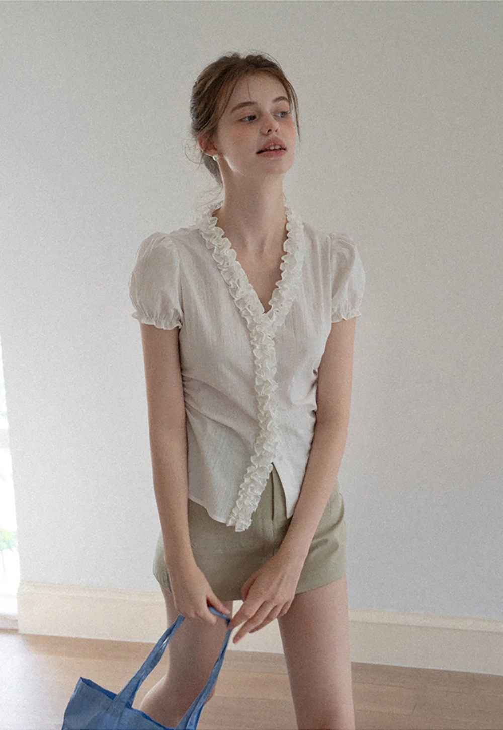 Women’s Ruffle V-Neck Puff-Sleeve Top