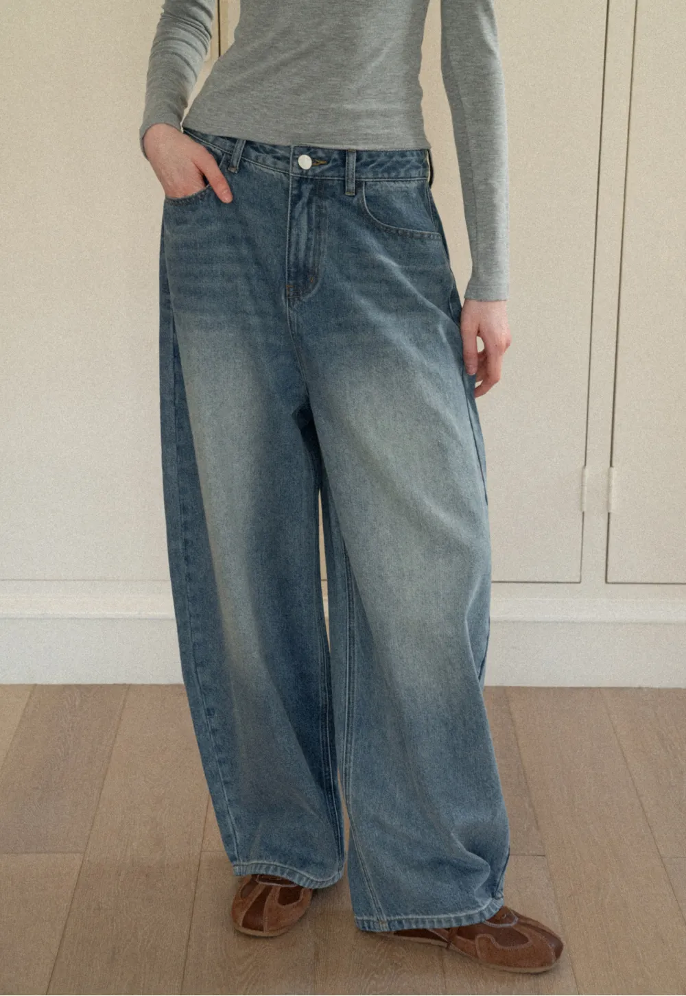wide leg denim jeans with high waist design