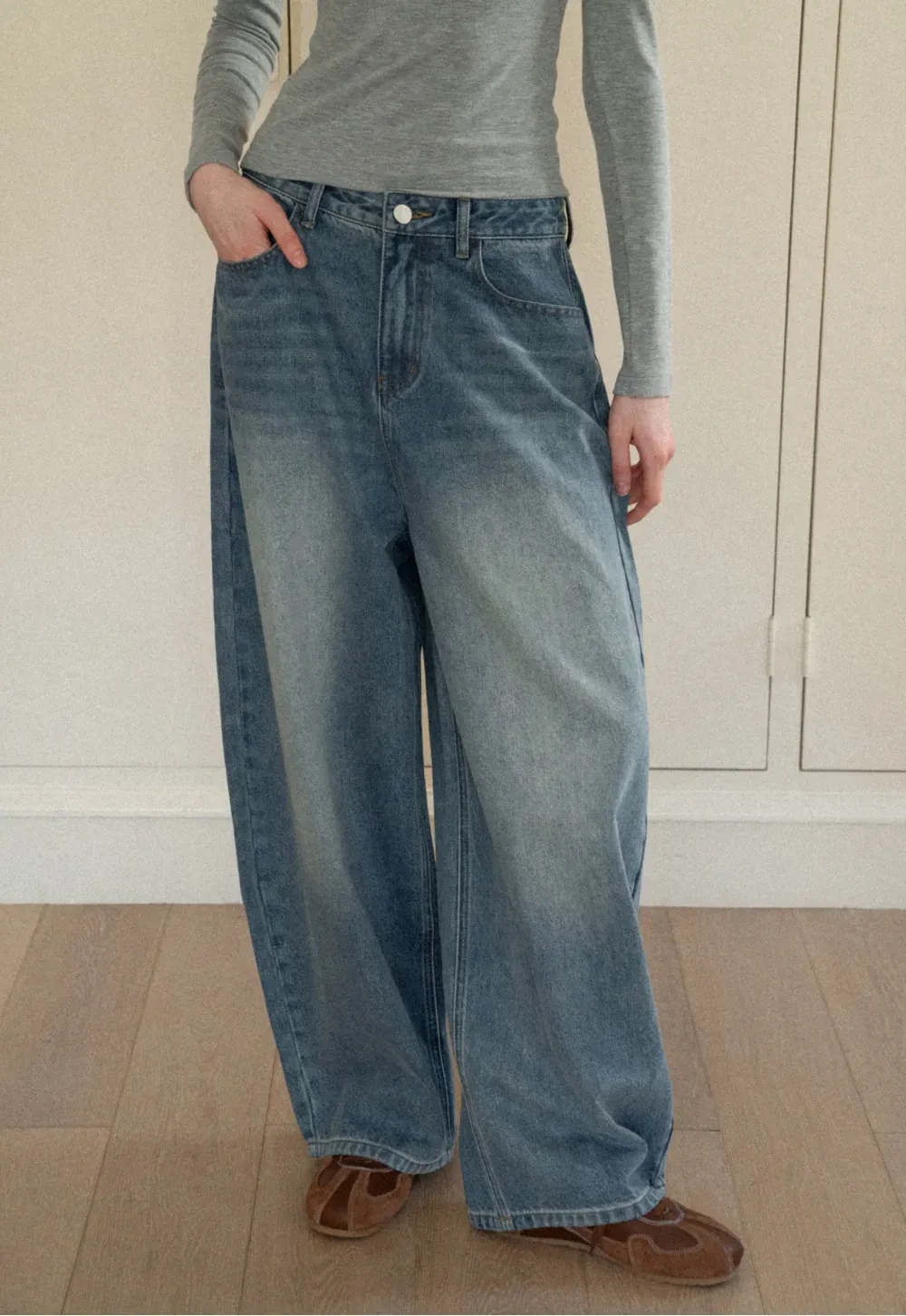 wide leg denim jeans with high waist design