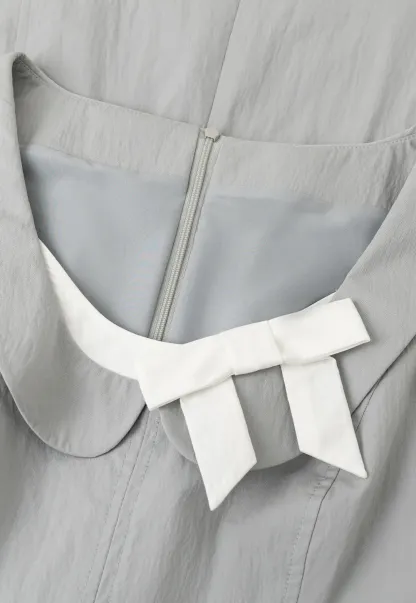 Sleeveless dress with Peter Pan collar and bow detail