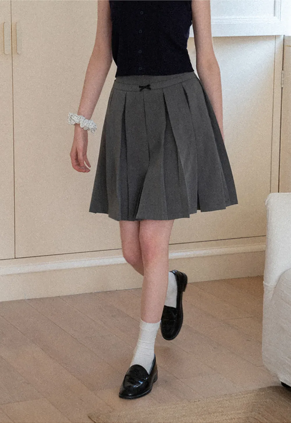 Pleated skirt with front bow detail