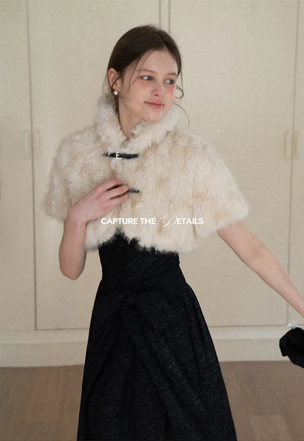 Elegant strapless midi dress with flowing skirt and textured fabric