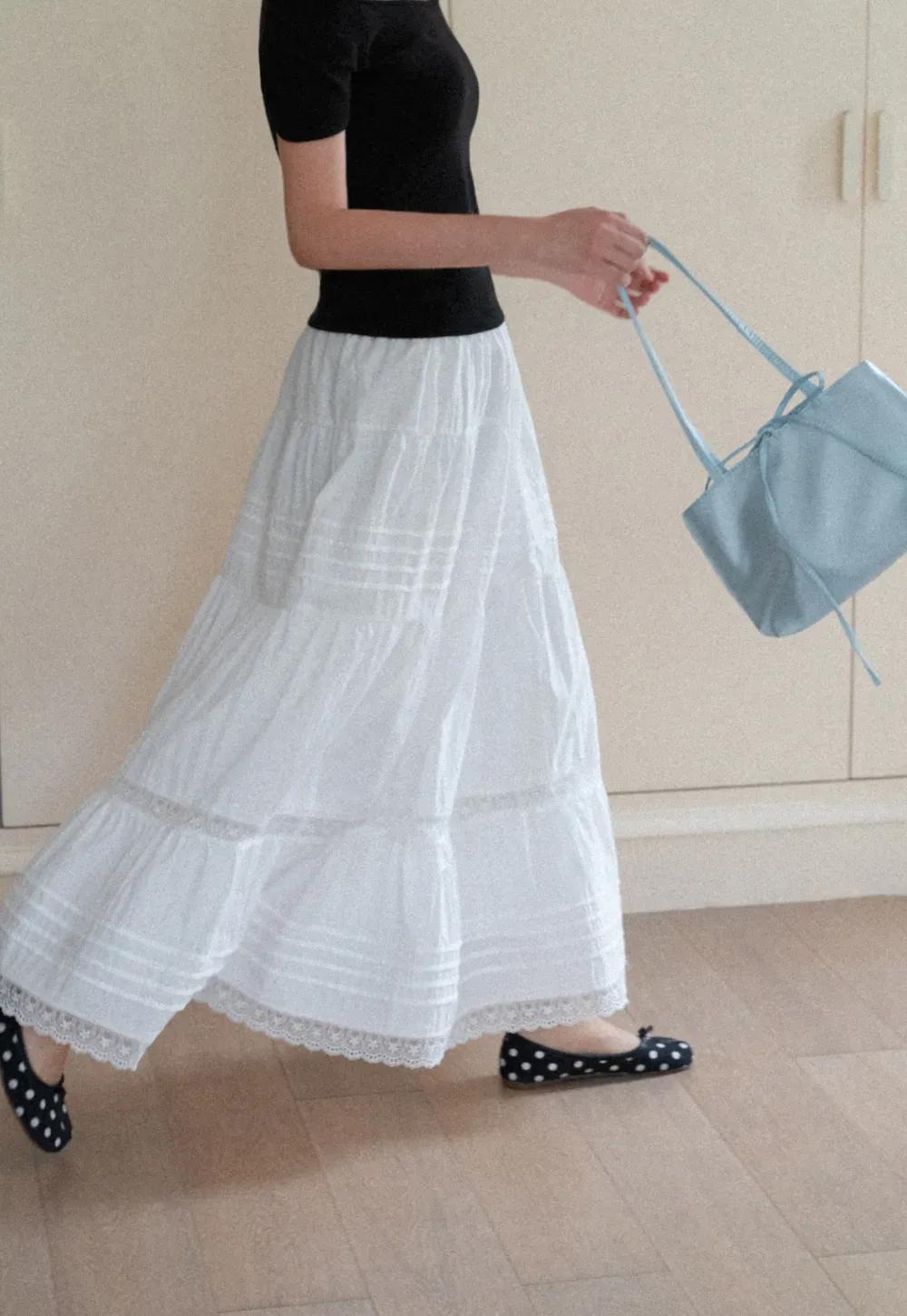 Tiered long skirt with lace trim