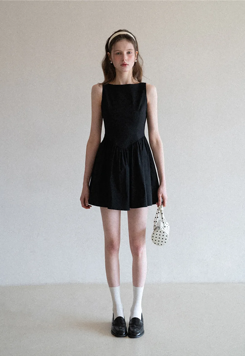 Sleeveless dress with back bow detail