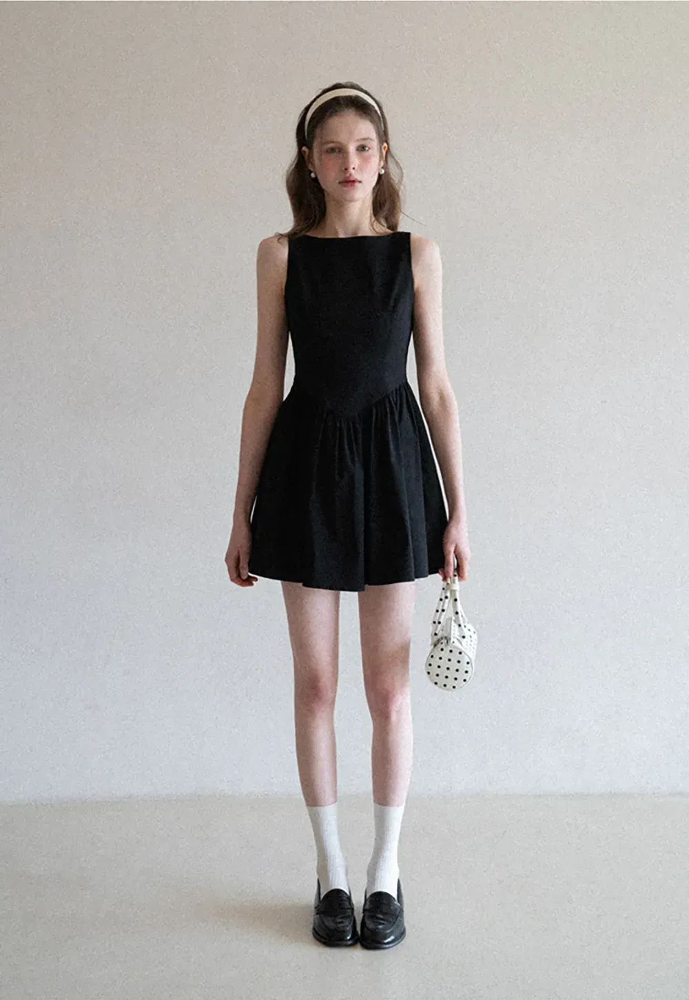 Sleeveless dress with back bow detail