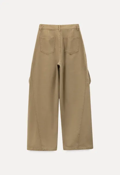 Wide leg utility pants with back pockets and side seams