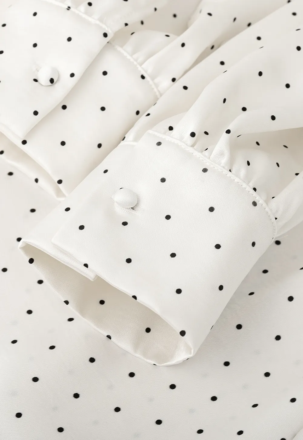 Elegant blouse with bow collar and long sleeves