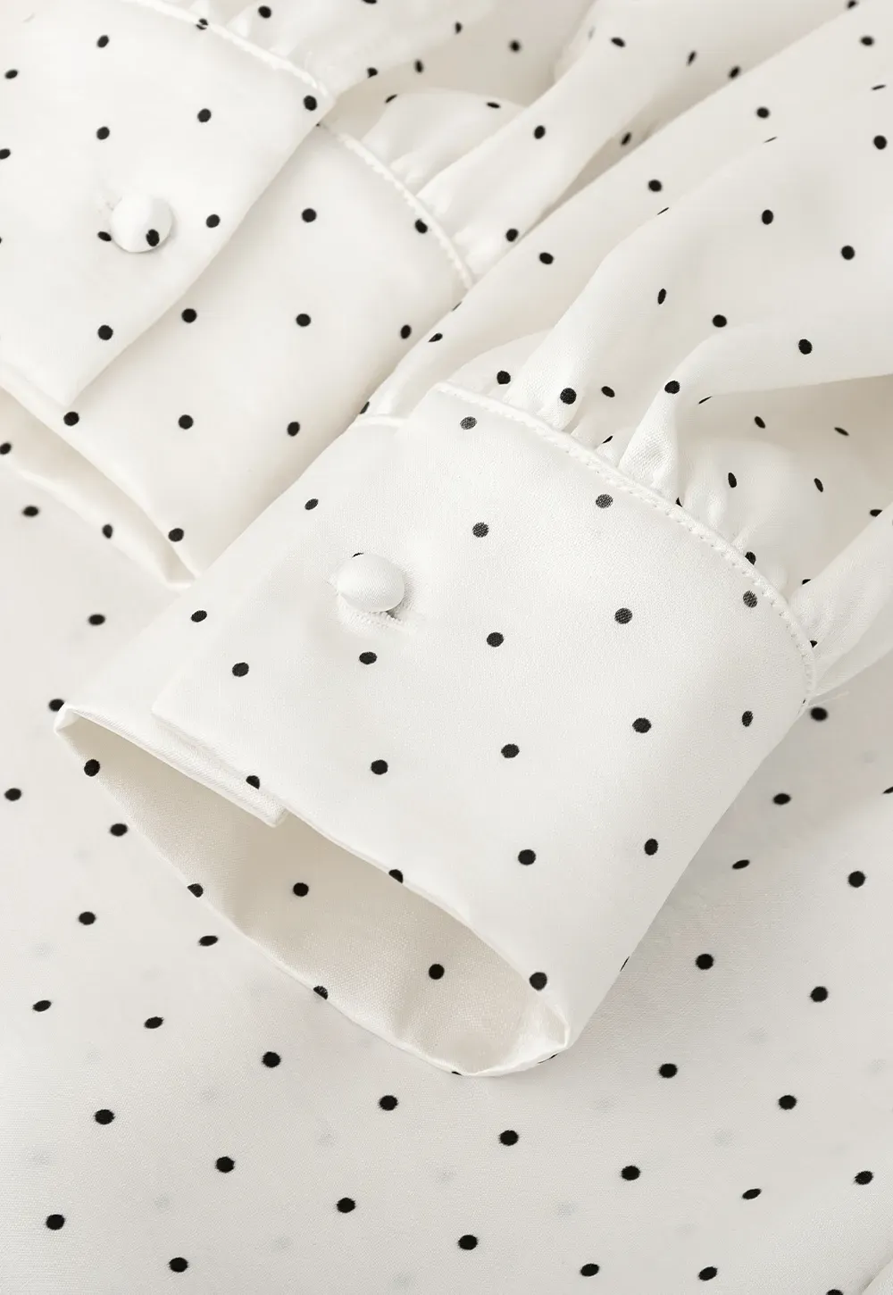 Elegant blouse with bow collar and long sleeves