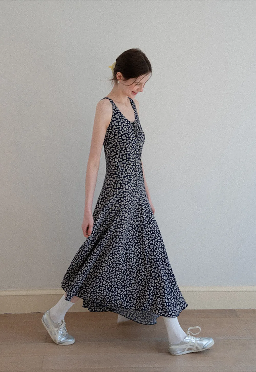 Floral Print Sleeveless Midi Dress with V Neck