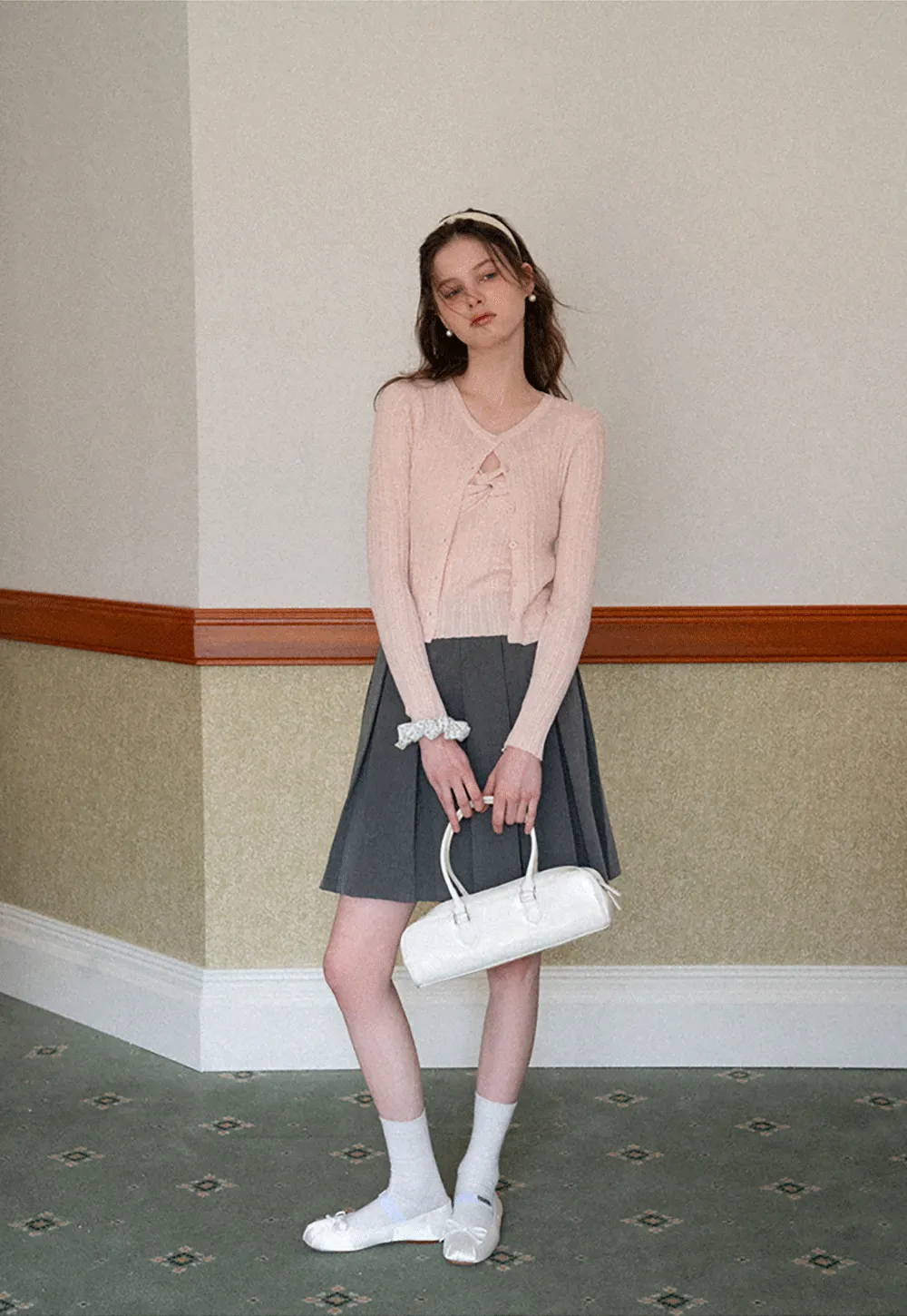 Ribbed knit sweater with V neckline and long sleeves