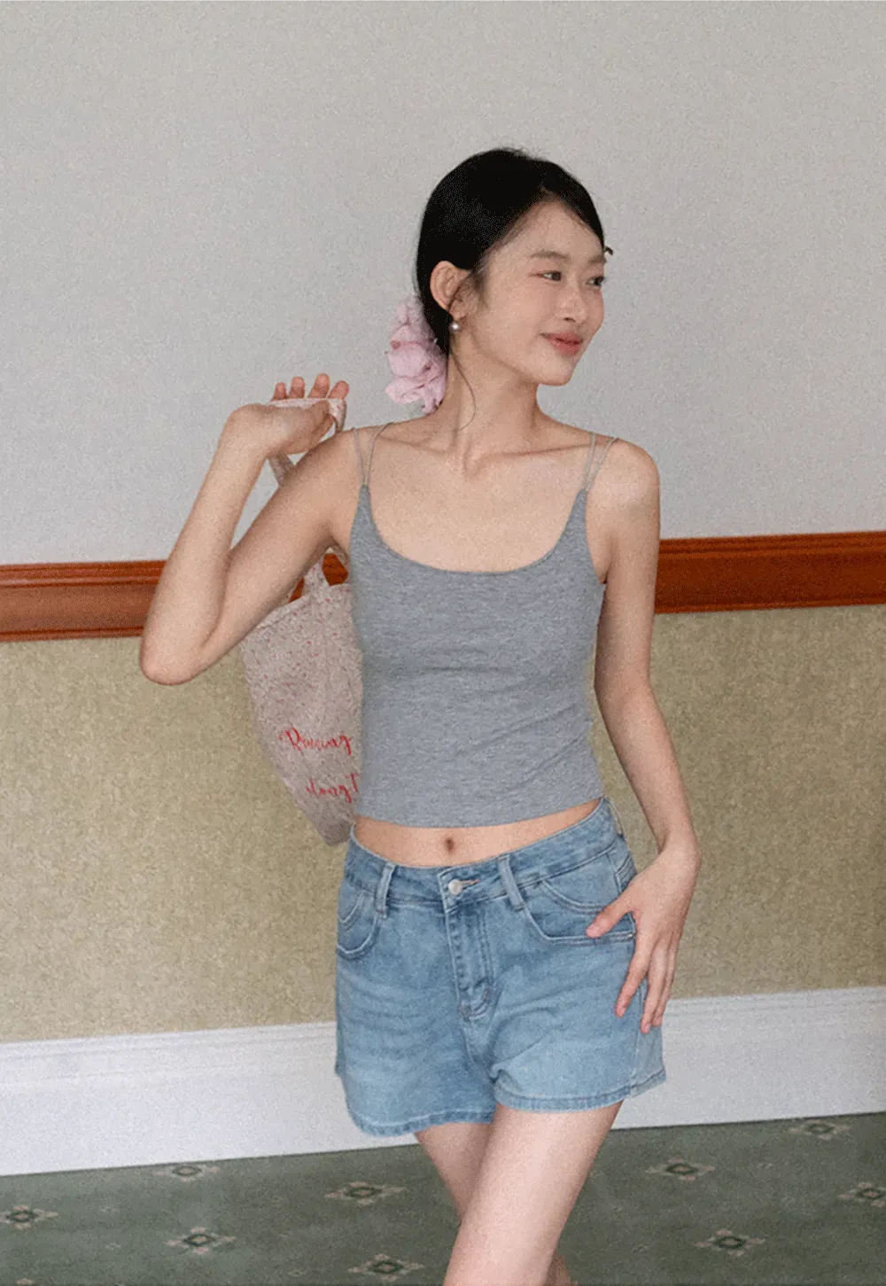 Thin strap scoop neck fitted tank top