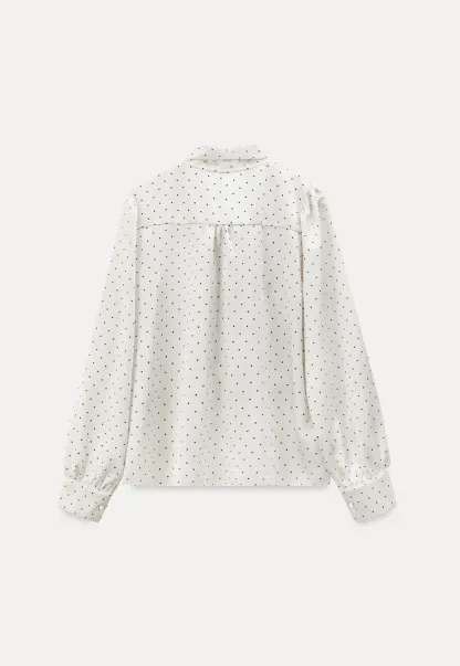 Elegant blouse with bow collar and long sleeves