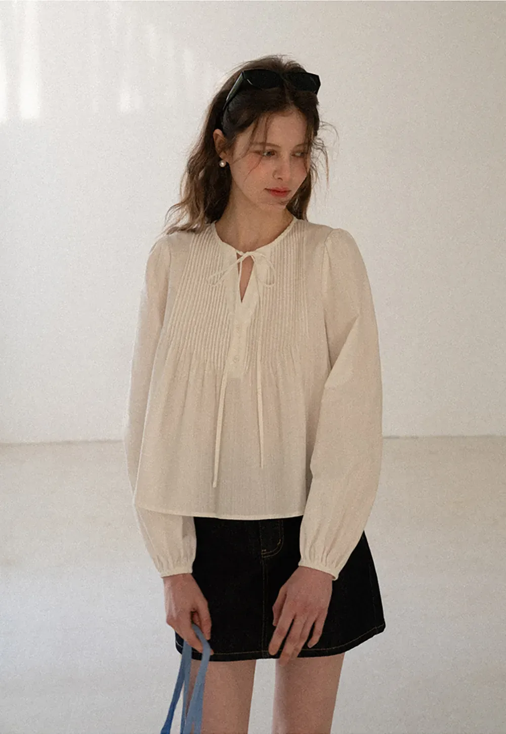 Pleated blouse with tie neck and long sleeves