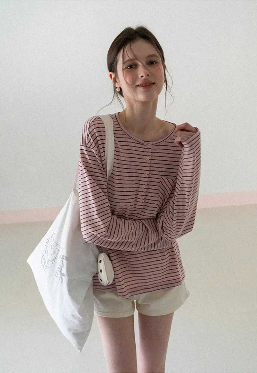 High waist denim shorts with belt loop and front pockets