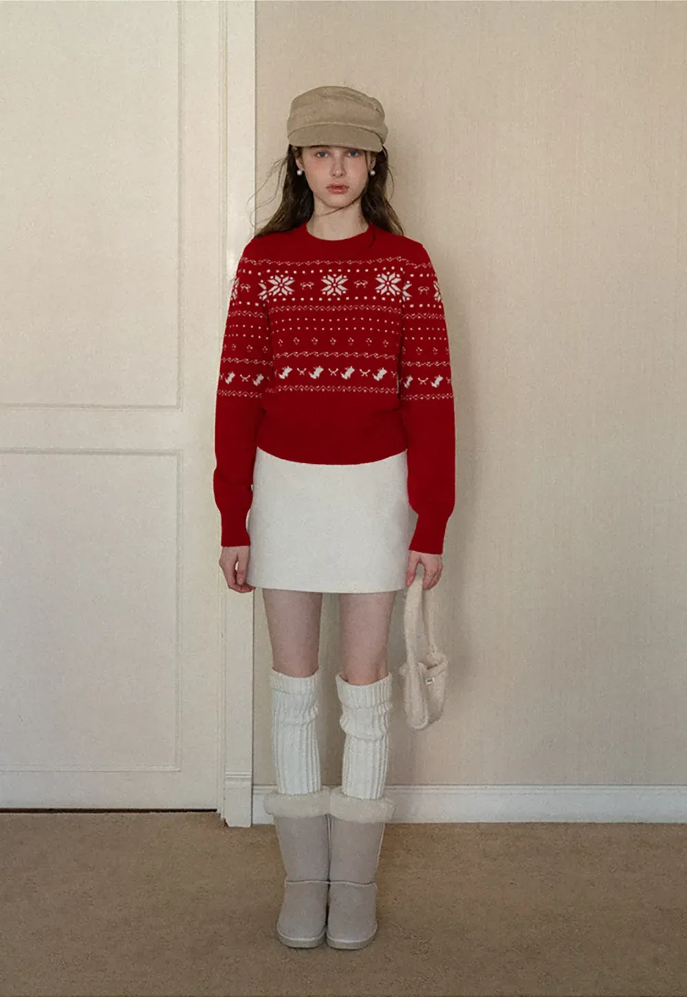Winter Snowflake Knit Sweater with Round Neck Design