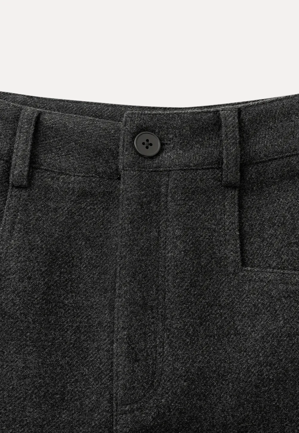 High waist tailored shorts with front pockets and zipper closure